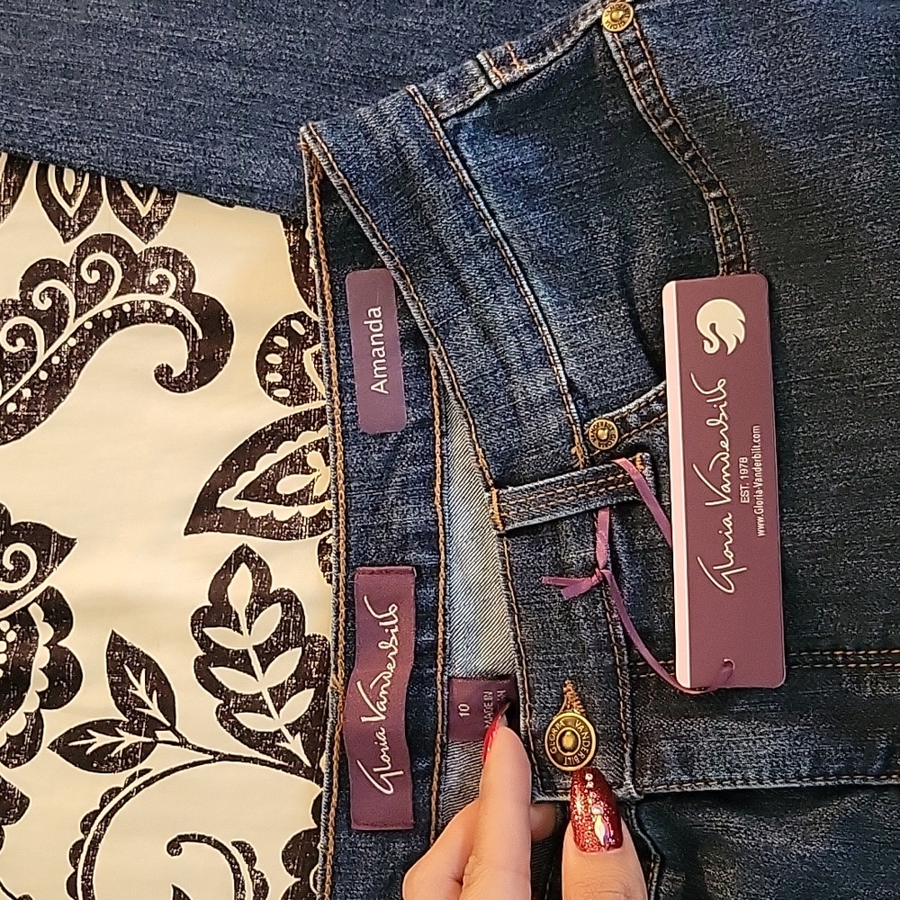 Gloria Vanderbilt Amanda Scottsdale Wash in color/The Original Slimming 👖 Jean